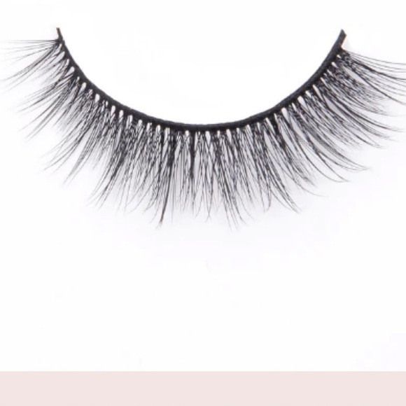 Other - NEW❗️Doe Lashes and Beautiful Bow Animal Print Nail Set